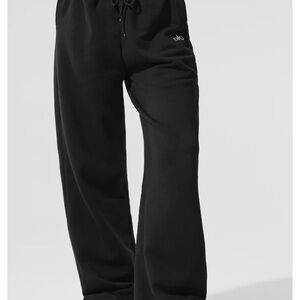 ALO Black Accolade Straight Leg Sweatpant